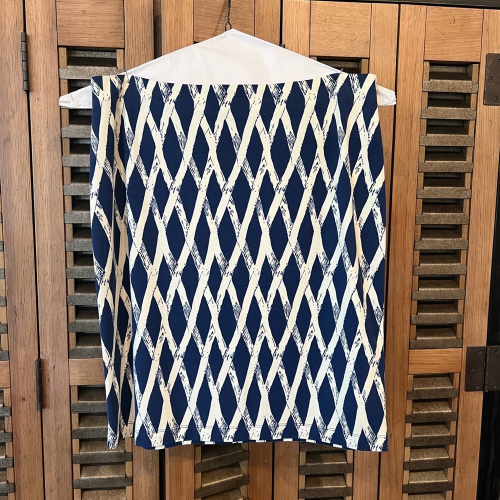 J. McLaughlin Navy and Cream Lattice Work Print Pencil Skirt